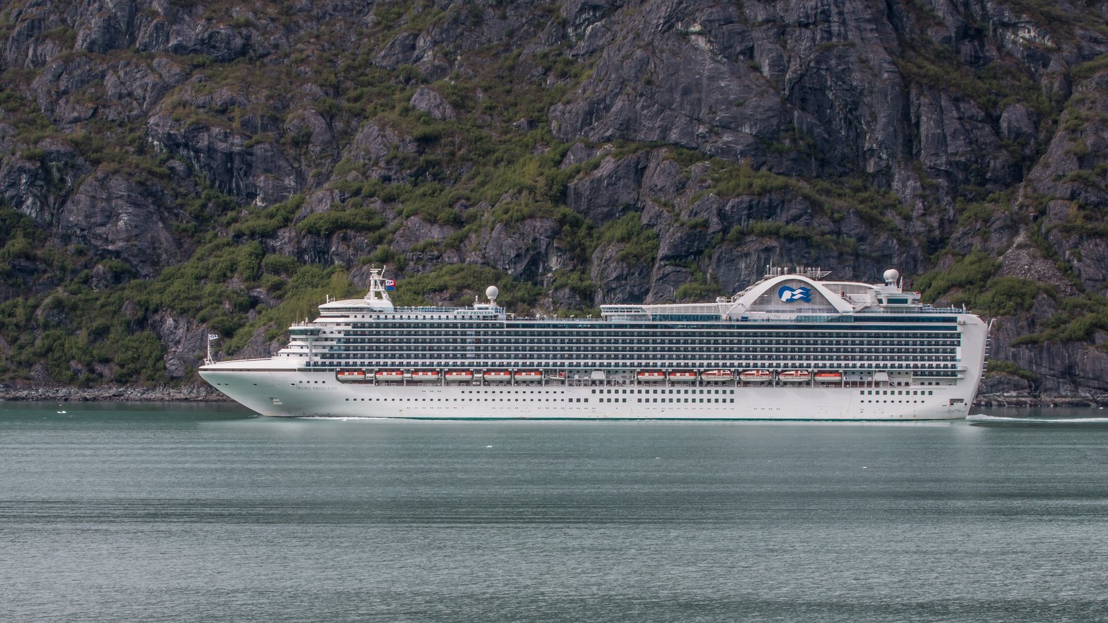 Scenic cruising at Glacier Bay, Alaska