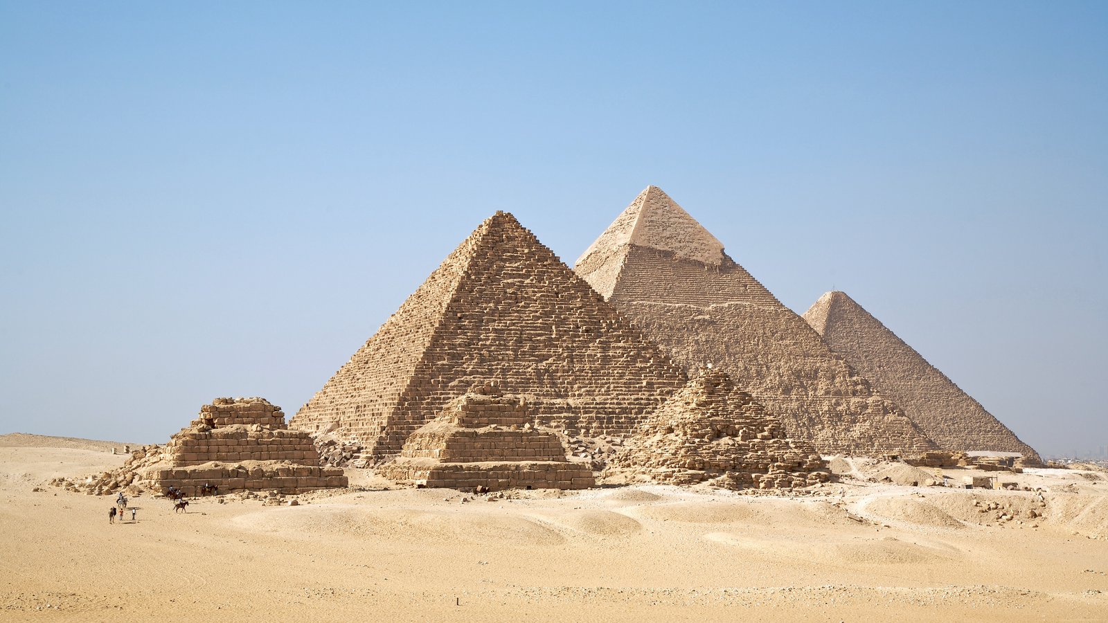 Pyramids of Giza, on the path of the 2027 eclipse