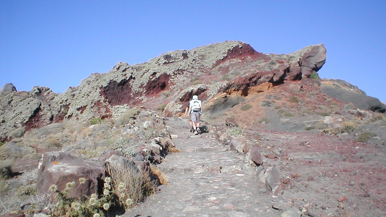 Fira to Oia footpath overlooking the Santorini caldera